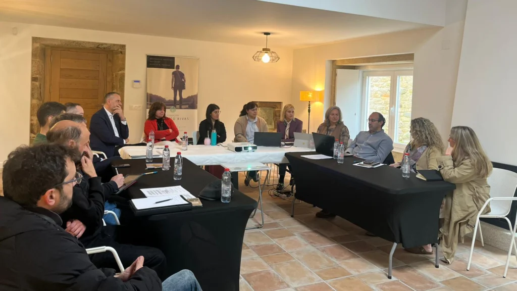 participamos activamente no Foro Territorio Rural Resiliente, unha iniciativa impulsada pola Fundación Juana de Vega e o grupo de investigación LaboraTe da Universidade de Santiago de Compostela, que reúne a entidades, profesionais e institucións comprometidas coa sustentabilidade e o desenvolvemento do territorio rural galego.